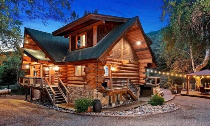 El Cajon Cabina | 275B) Charming Getaway with Hot tub!