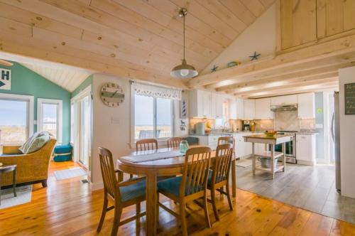 Sagamore Beach Casa | 277 Phillips Road Sandwich - Cape Cod