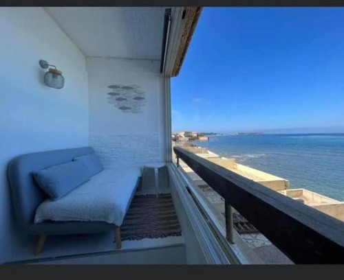 Six-Fours-les-Plages Apartamento | 27m with terrace - first row sea view