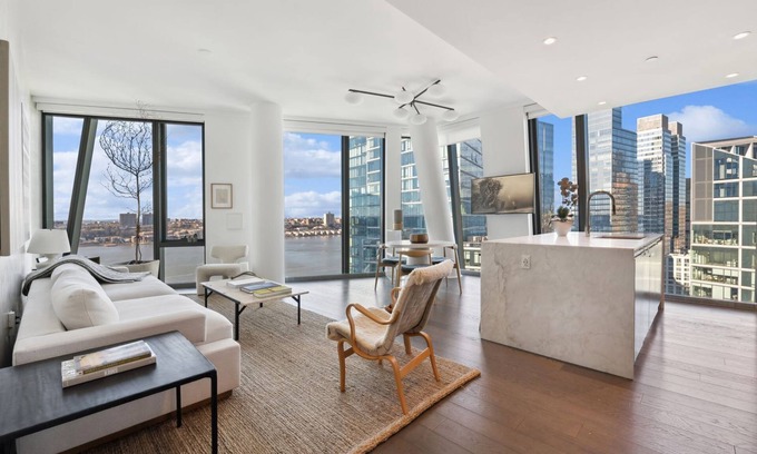 Central Park South Condominio | 27th Floor Luxury Condo in the Lincoln Center area of charming UWS