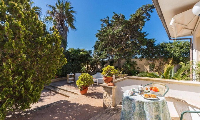 Giorgilorio Casa | 2865 Garden view near the sea