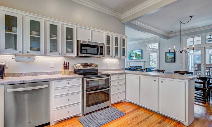 Ocean Point Casa | 29 Ocean Point | AvantStay | Luxe Kitchen, Balcony