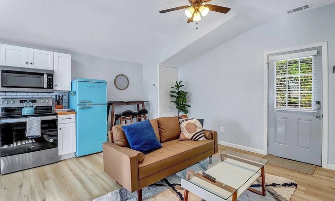 Ardmore - Gould Estates - Olin Heights Cabaña | 2bd/1ba Cottage * Renovated * Dogs Welcome * Cottage in Savannah * 30+ day stay