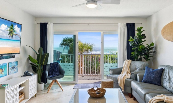 Cocoa Beach Condominio | 2BD/2BA Cocoa Beach Oceanfront, POOL & ALL Downtown!