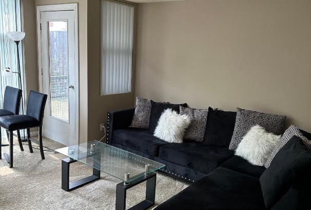 Ohio City Apartamento | 2bd/2ba Riverfront City View Apt
