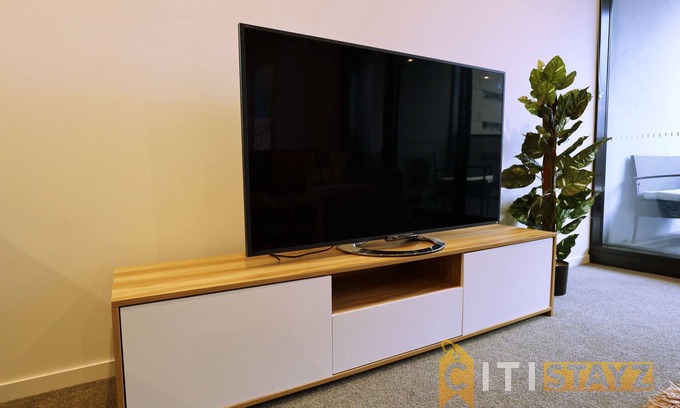 Phillip Apartamento | 2bd 2bth - Chic Apt in Woden CBD