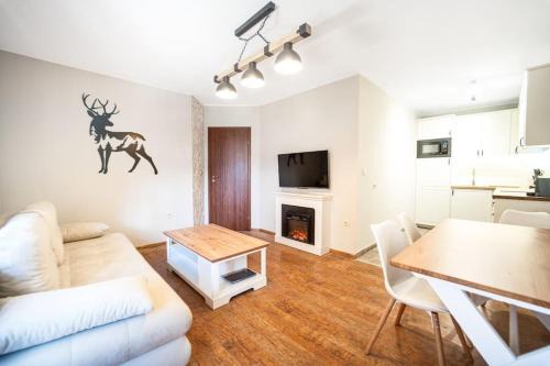Kvartal Noviya Grad Apartamento | 2BD App in Bojurland FREE Pool SPA Parking and Skishuttle