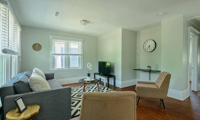 Detroit Apartamento | BELLE ISLE | 2 HABITACIONES + Estacionamiento | Cerca del centro