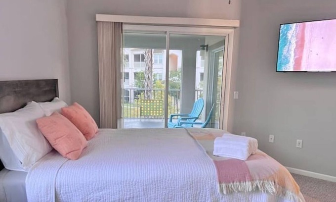 Ocoee Apartamento | 2BD Apt+Lake/FountainView+Balcony, Resort Style Pool, Wi-Fi, Desk, Gym, Kitchen