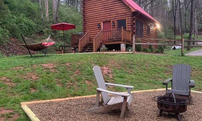 Franklin Cabina | 2bd Cozy Log Mountain Cabin in Franklin w/Wi-Fi