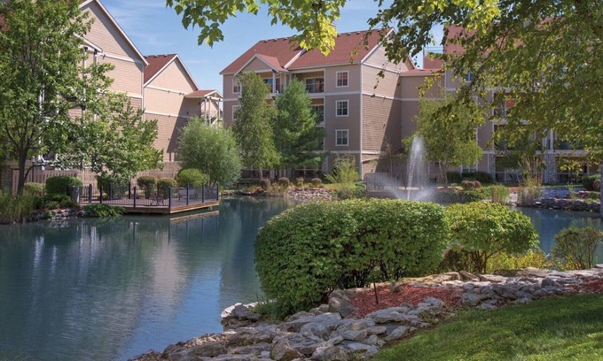 Table Rock Complejo | 2BD Deluxe/Branson - w/Pools, Barbecue, Gym!