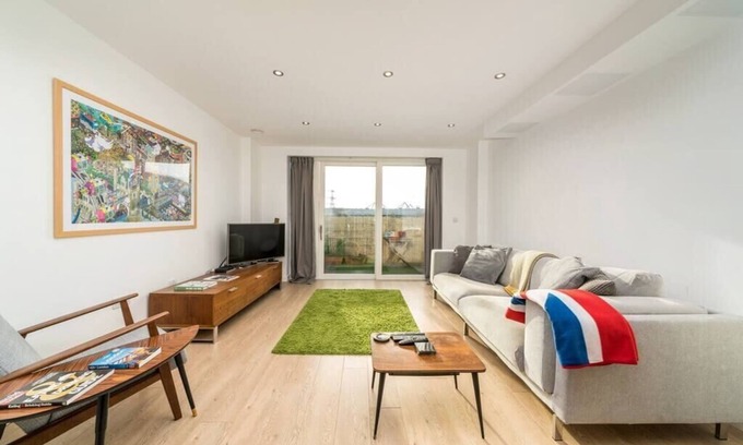 Custom House Apartamento | 2BD Flat 4mins to Excel Centre Fast City Links