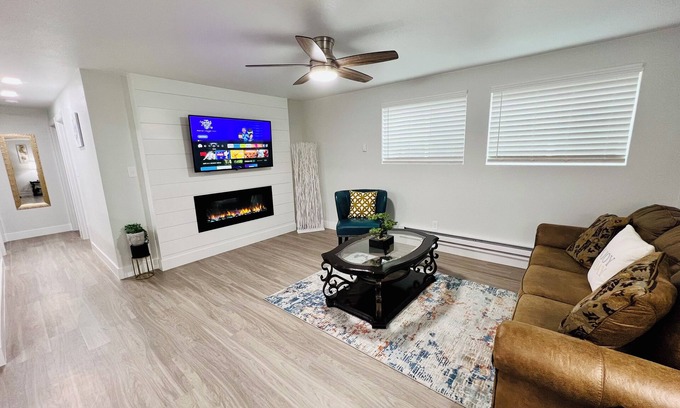Heather Gardens Casa | 2BD Guest Suite in Basement – Spacious and Private Half of the Home