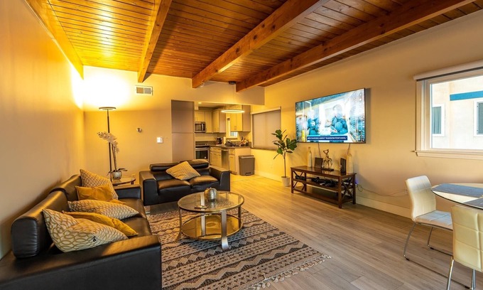 Old Towne Apartamento | 2BD HOME SEAL BEACH/LONG BEACH OCEAN VIEWS