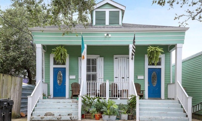 Mid-City Casa | 2BD In Heart of Mid CIty | 2 Blocks off Street Car