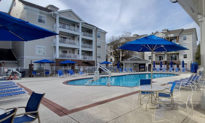 Pennington Bend Condominio | 2BD Lock-Off/Nashville - Kitchen, Pool, Hot tub!