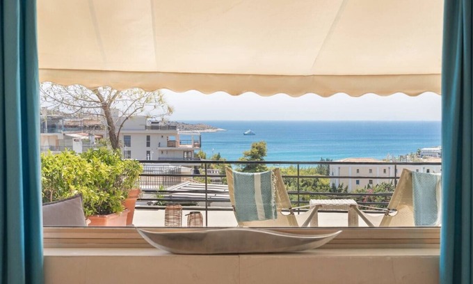 Vouliagmeni Apartamento | 2BD Luxury Sea View Penthouse in Astir Beach