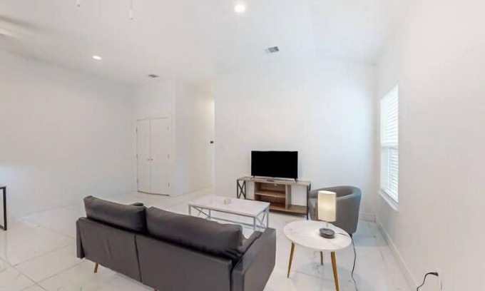 Central City Apartamento | 2BD-RemoteWork-Extd Stay Discounts-PetsOK-Central