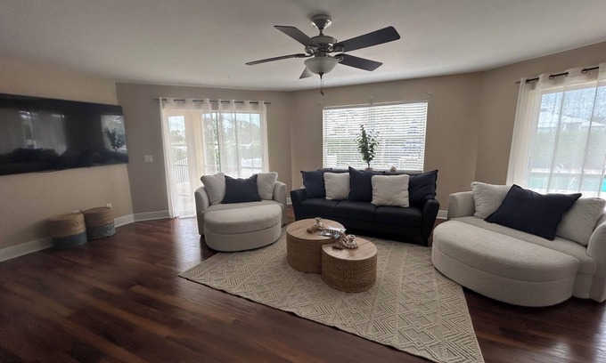 Pelican Condominio | 🌞2bdrm2bathrm Luxury condo-Superb SW CapeCoral STEPS from CapeHarbour Marina🌞