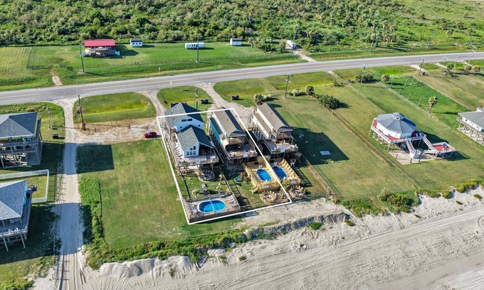 Port Bolivar Casa | 2BeachfrontHouses! 2HeatedPools! Sleep56! Weddings! Pets! HotTubs! ExtraParking!