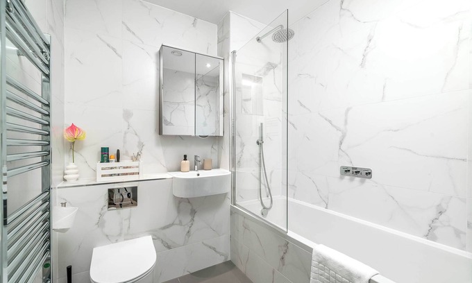 West Hendon Apartamento | 2Bed 2Bath @ Hendon - 3 min to Train - 65 Inch TV