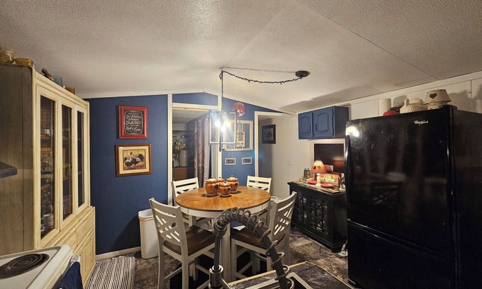 Summit Casa | 2-bedroom mobile home in peaceful Ironton with AC