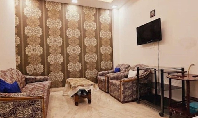 New Delhi Apartamento | 2BHK Apartment in Lajpat Nagar 4 near Market by HostMyStay