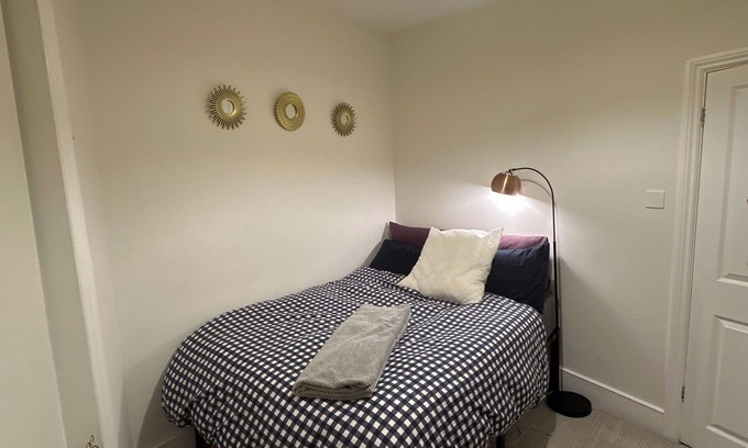 Finchley Church End Apartamento | 2BHK cozy apartment for a long let family friendly and peaceful abode