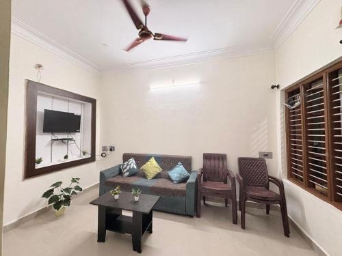 Mysore Casa | 2BHk Homestay Opp Mysore Zoo, Kamadhenu Homestay B