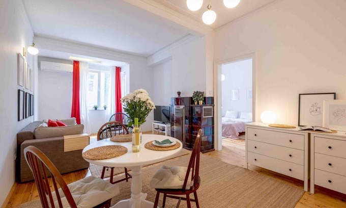 Lozenets Apartamento | 2BR + 1.5 BTH | | Spacious | Kitchen | Metro
