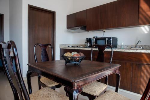 Ferrocarrilera Apartamento | 2br/2ba Condo 1 block to ocean! - Unit 7