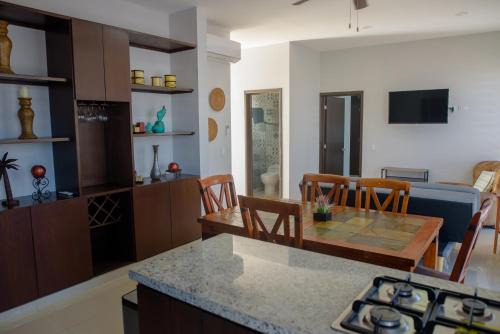 Ferrocarrilera Apartamento | 2br/2ba Condo 1 block to ocean! - Unit 6