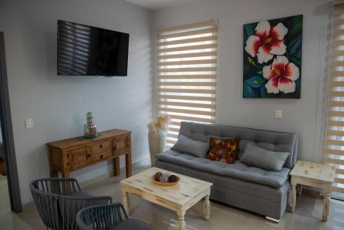 Ferrocarrilera Apartamento | 2br/2ba Condo 1 block to ocean! - Unit 3