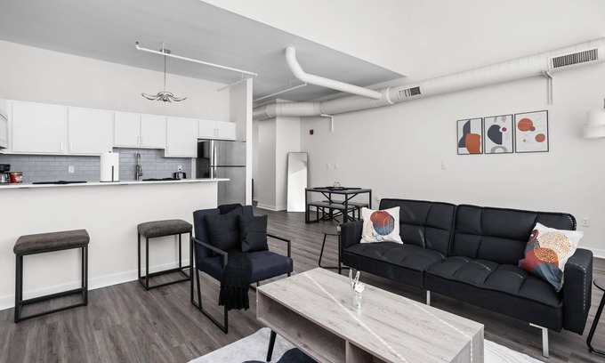 Mile Square Apartamento | 2BR 2BA In The Block Apartment by CozySuites