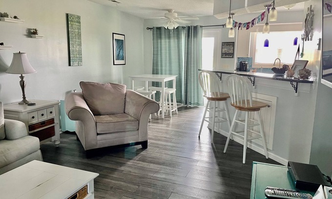 North Carolina Coast Condominio | 2BR/2BA Next to Freeman Park/CB Pier Two Parking Spots l Pool