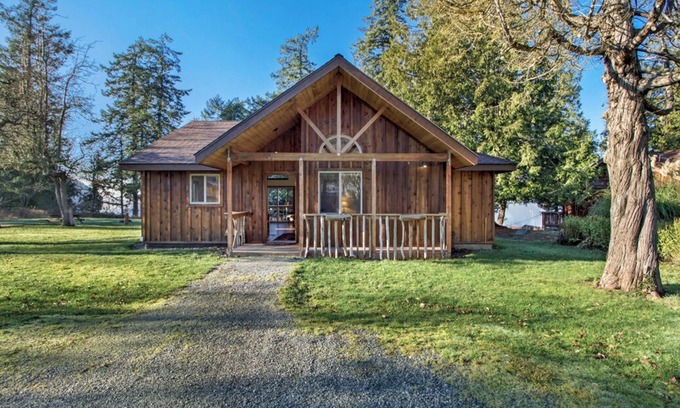 Eastsound Cabina | 2BR 2BA Ocean View Cabin - 1 min walk to world class beach!