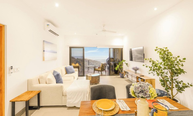 Cerritos Condominio | 2BR/2BA Oceanfront Lux Surf Condo in Los Cerritos w/ Pool, Gym, Hot Tub, Sauna