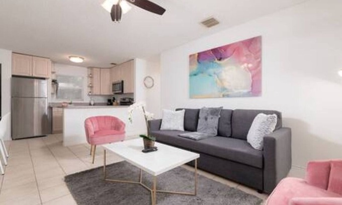 Wilton Manors Apartamento | 2BR/2BA Wilton Manors Apartment w/Expansive Pool