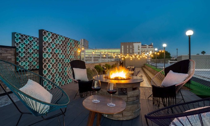 Centro Apartamento | 2BR Apt w/Balcony: Gym, Rooftop+Fire Pit, Lounge/Games