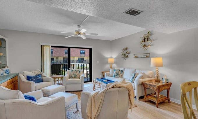 Avon By The Sea Condominio | 2BR Beachfront Condo with Pool BBQ & Steps To Pier!