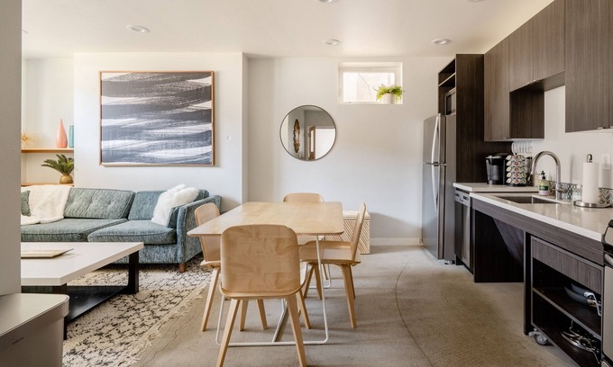 Belmont Apartamento | 2BR Bohemian Oasis ~ Food & Craft Beer Lovers
