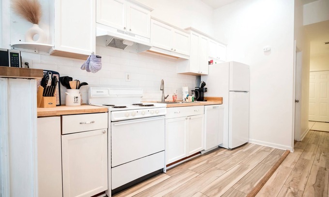 Thunderbolt Apartamento | 2BR Boho Chic Duplex, Savannah ・Near Tybee Island!