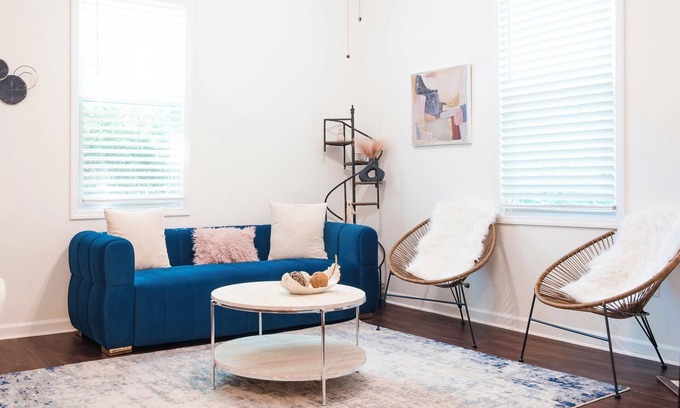 Thunderbolt Apartamento | 2BR Chic Duplex - Firepit - Perfect for Travel