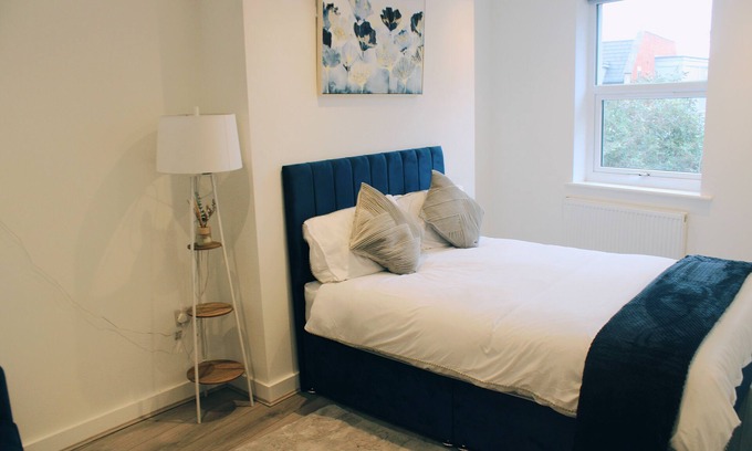 Woodthorpe Apartamento | 2BR City Centre Flat - Sleeps 7 - Parking - Near Arena