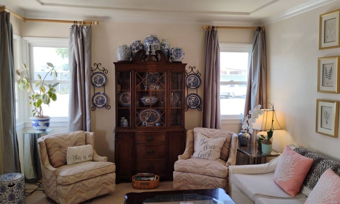 Harbor Gateway North Casa | 2br Cottage near Intuit, Lax,& Sofi