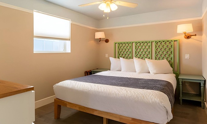 Captiva Hotel | 2BR Cottage w/Porch | Outdoor Swimming Pools | Close to the Beach | Parking