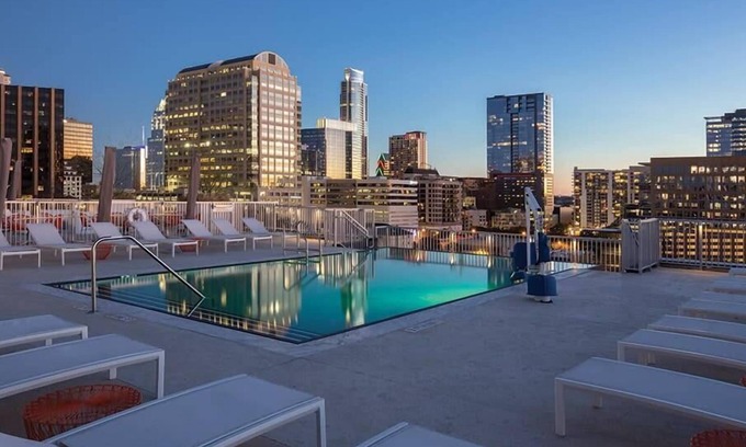 Civic District Condominio | 2br Deluxe Condo Downtown Austin!