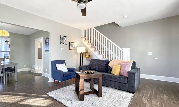 Des Moines Casa | 2BR Family Charmer Duplex near Drake