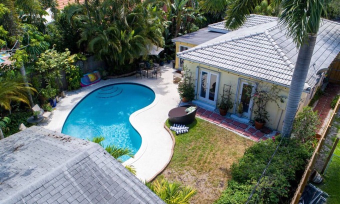 Victoria Park Casa | 2BR Family Home with Heated Pool in Victoria Park
