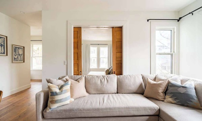 Uptown Casa | 2BR Flat - Walk to NW 23rd Shops & Cafes